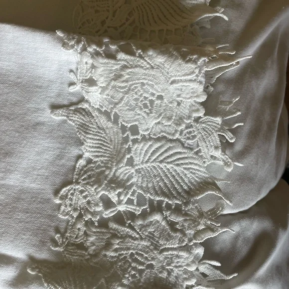 Vera wang white capri with crochet detail - Picture 3 of 5